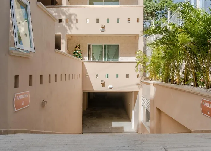 Apartahotel Casa Leo 4*